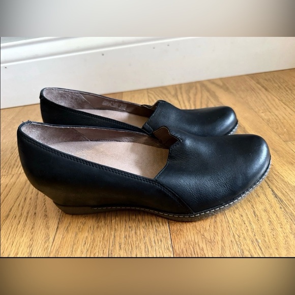 Dansko Liliana Wedge Women's Size 37(6.5-7) Black Leather Slip On Comfort Shoes - Picture 2 of 5